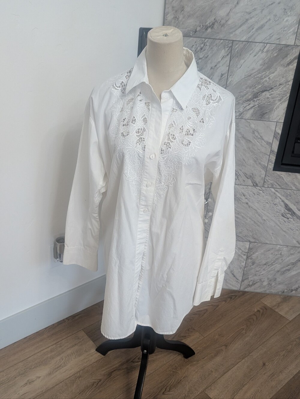 Women’s White Embroidered Collared Tunic